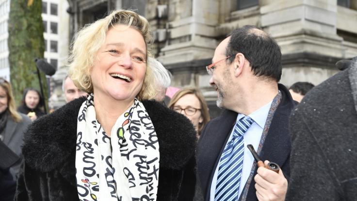 Die Künstlerin Delphine Boel kämpfte seit 2013 juristisch darum, dass ihre royale Abstammung anerkannt wird. Jetzt durfte sie erstmal bei einem offiziellen Termin der belgischen Königsfamilie dabei sein.