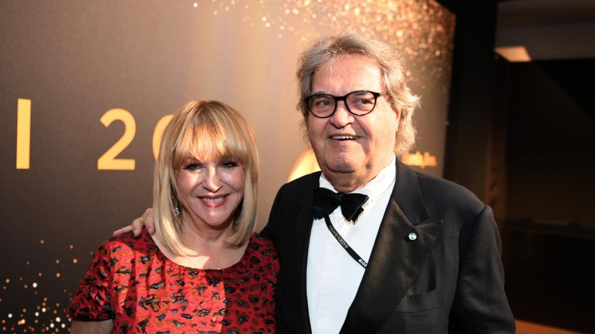 Patricia Riekel und Lebensgef&auml;hrte Helmut Markwort bei der 71. Bambi-Verleihung im Festspielhaus. (Foto)