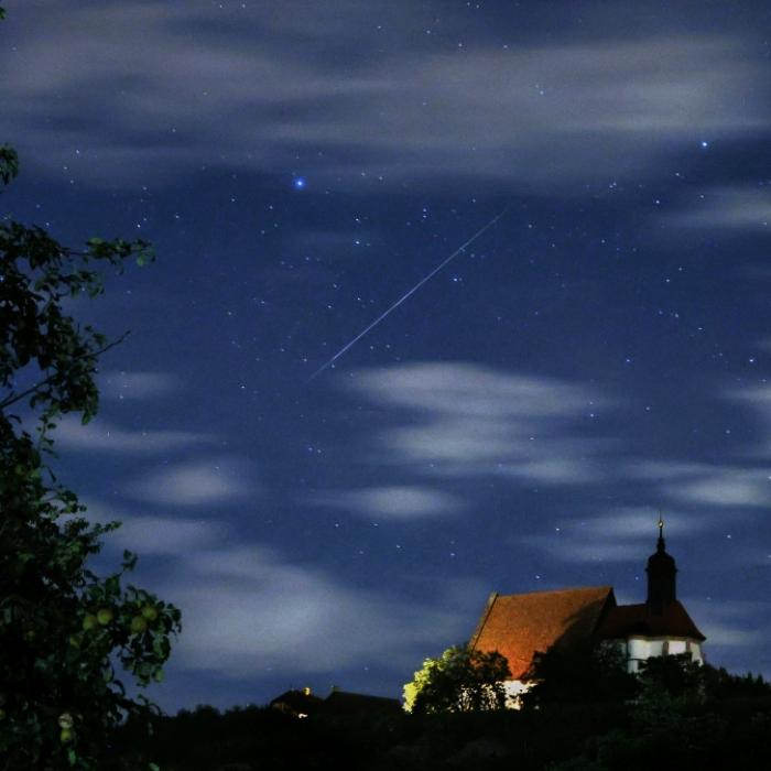 Sternschnuppen-Feuerwerk am Nachthimmel – heute sehen Sie Hunderte Leuchtkugeln
