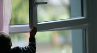 In Wegeberg ist ein vierjähriger Junge nach dem Sturz aus dem Fenster gestorben.