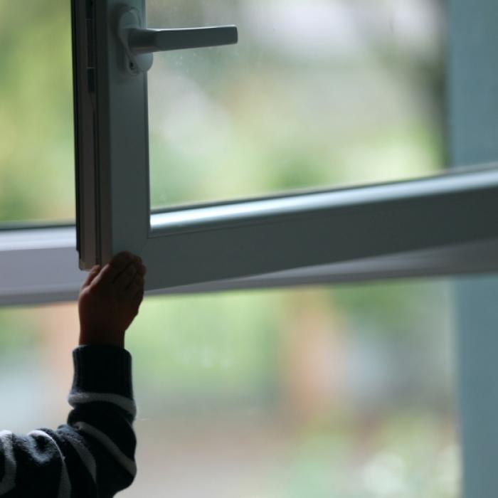 Junge (4) nach Sturz aus 2. Stock gestorben