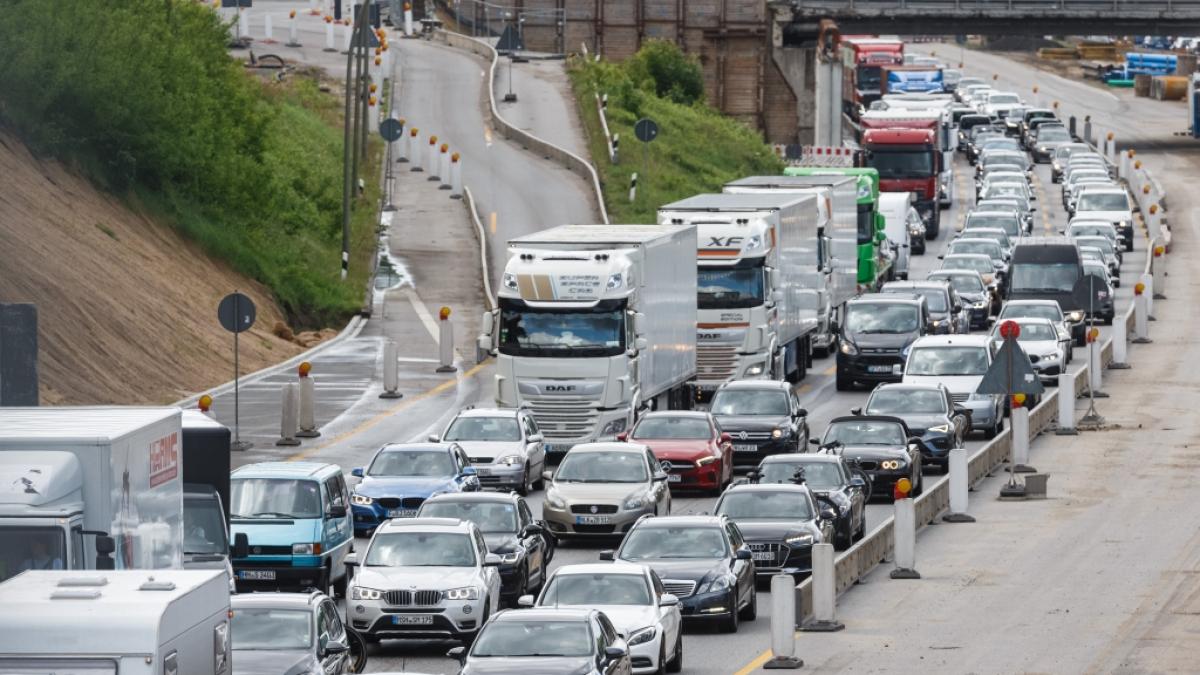 Am Himmelfahrts-Wochenende droht Stau auf deutschen Autobahnen. (Foto)