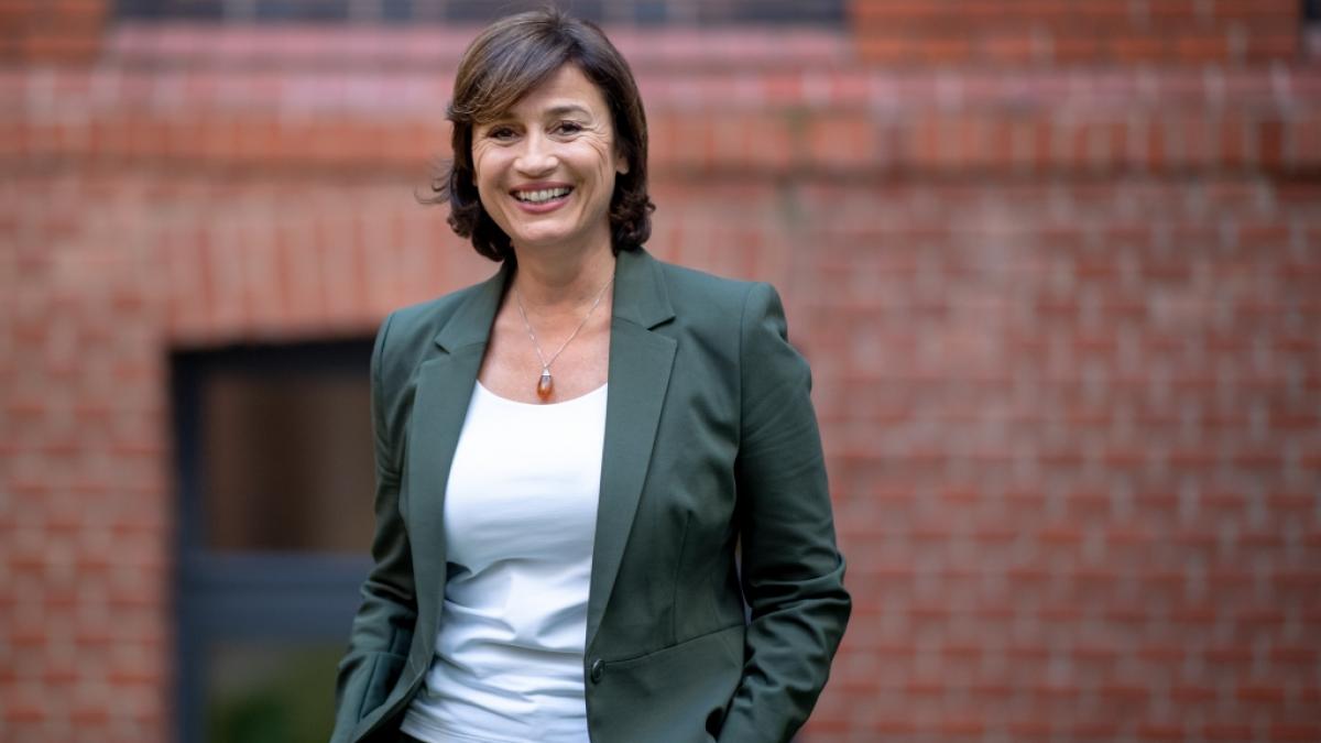 Talkmasterin Sandra Maischberger diskutiert in ihrer Sendung am 8. Dezember erneut aktuelle Aspekte aus Politik und Pandemiegeschehen. (Foto)