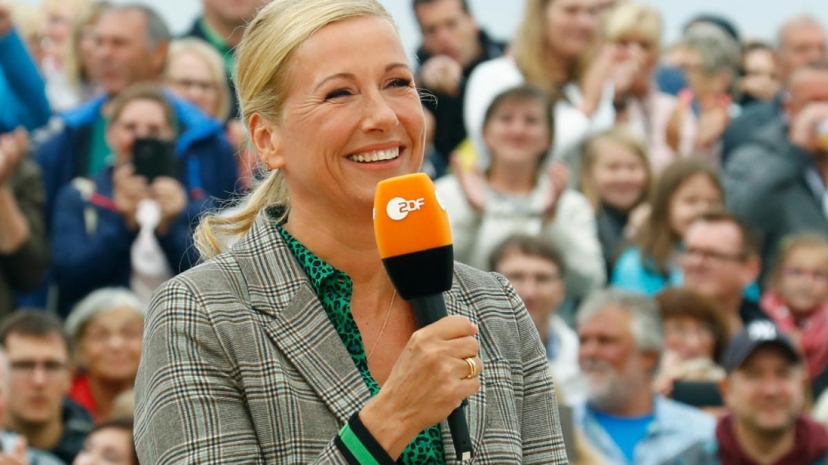 Andrea Kiewel ging im "Fernsehgarten" baden. (Foto)