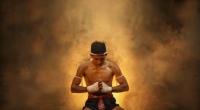 Ein Thaibox-Star ist nach einem Horror-Treffer im Ring jetzt hirntot.