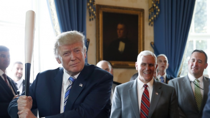 Donald Trump hat an der Uhr gedreht.
