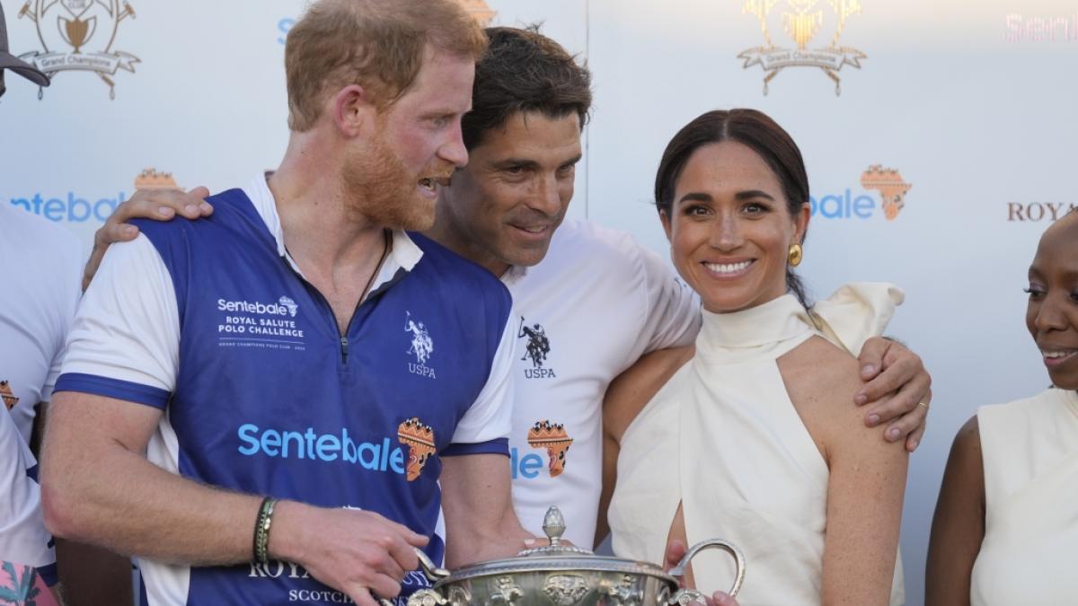 Prinz Harry und Meghan Markle posieren nach dem Polo-Turnier in Wellington mit dem argentinischen Polo-Profi Ignacio "Nacho" Figueras. (Foto)