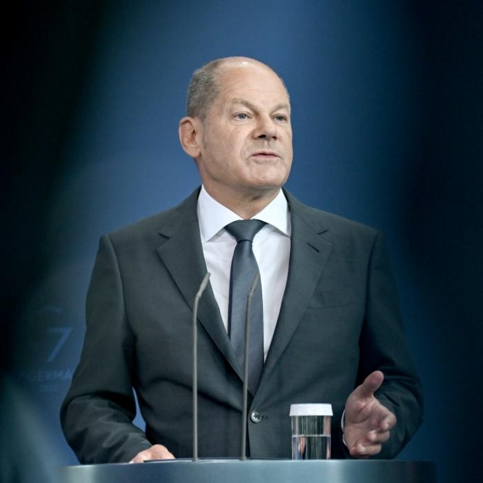 Misstrauensvotum nach Scholz-Eklat? / Käse-Rückruf bei Lidl / Trauer um Reality-TV-Star