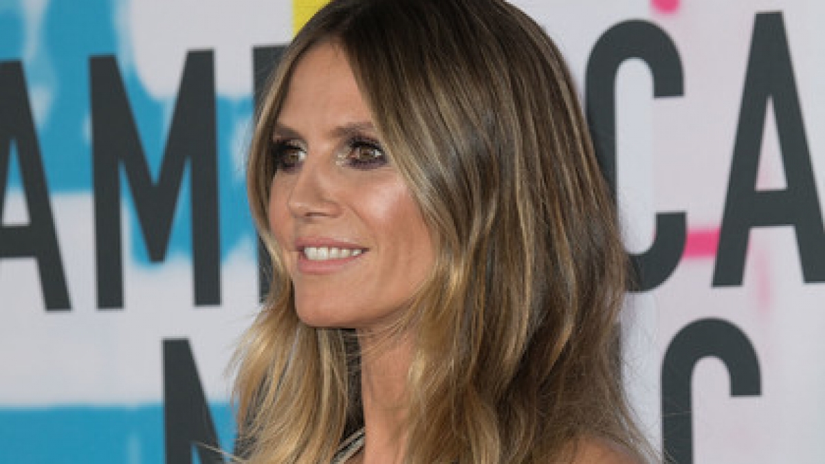 Bei den "American Music Awards" wurden erstmals Stimmen laut, die Heidi Klum als zu d&uuml;nn empfanden. (Foto)