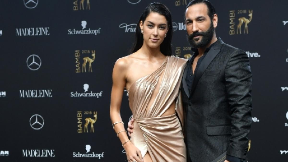 Ihr neuester Instagram-Beitrag zeigt Rebecca Mir und Massimo Sinat&oacute; in einem intimen Moment. (Foto)