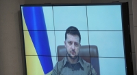 Der ukrainische Präsident Wolodymyr Selenskyj spricht auf einer Videoleinwand im Bundestag.