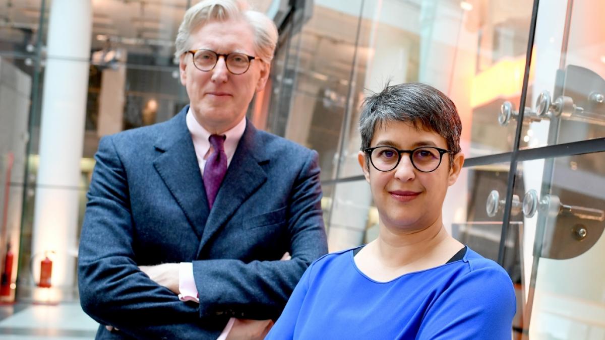 Theo Koll und Shakuntala Banerjee zeichnen im ZDF f&uuml;r die Sommerinterviews 2022 verantwortlich. (Foto)