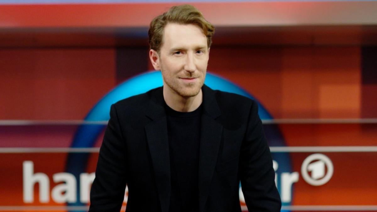 Bei "hart aber fair" diskutierte Louis Klamroth am 25. September 2023 mit seinen G&auml;sten zum Thema "Vorurteile West und Dauerfrust Ost: Kaum Chance f&uuml;r deutsche Einigkeit?". (Foto)