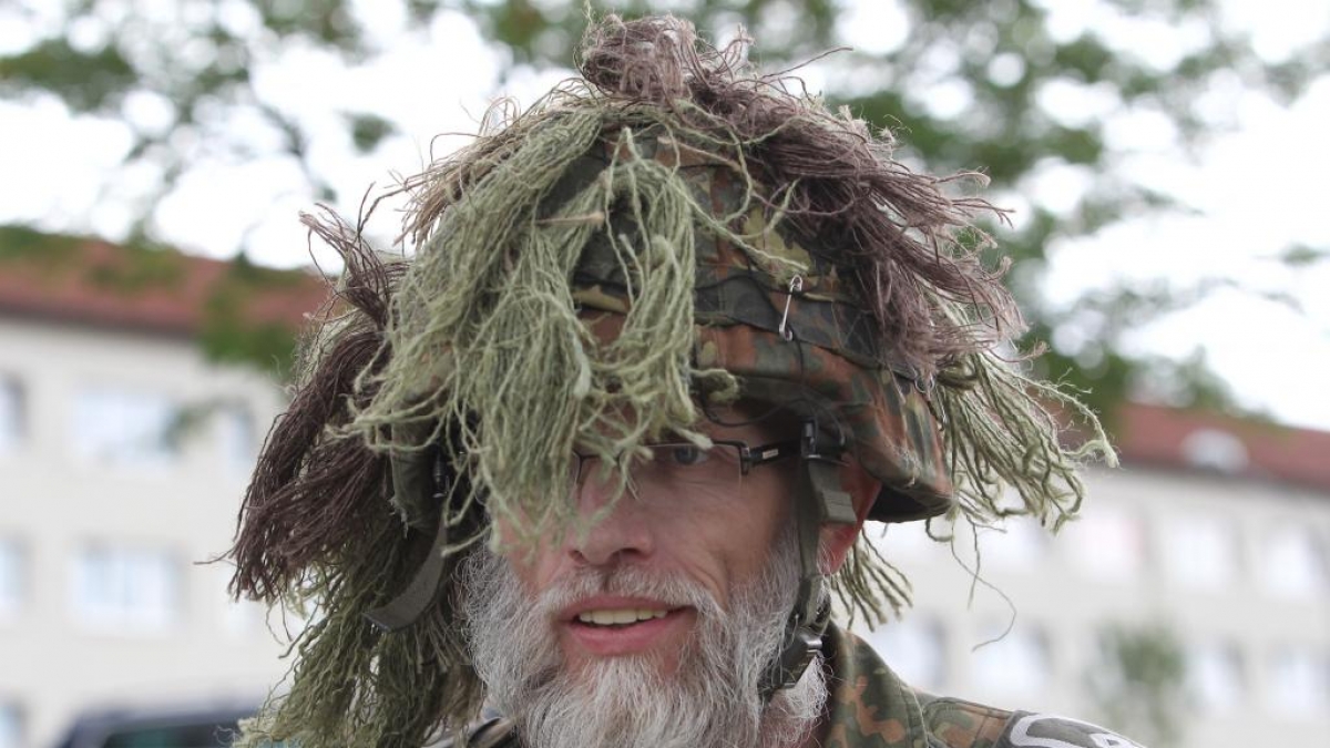 Tarnung ist alles: Damit sich der Soldat in jeder Lebenslage zurechtfindet, gibt es einen Leitfaden bei der Bundeswehr - teilweise mit unsinnigen Anweisungen. (Foto)