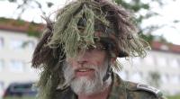Tarnung ist alles: Damit sich der Soldat in jeder Lebenslage zurechtfindet, gibt es einen Leitfaden bei der Bundeswehr - teilweise mit unsinnigen Anweisungen.