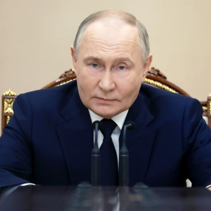 Fotos enthüllen: Putin-U-Boote fallen bereits auseinander