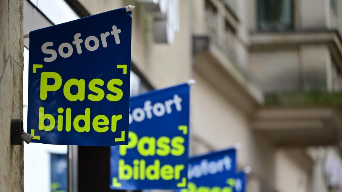 Viele Foto-L&auml;den verf&uuml;gen noch immer nicht &uuml;ber die entsprechende Technik f&uuml;r das digitale Passfoto. (Foto)