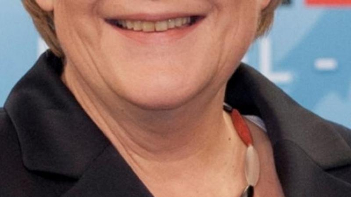 Die Schlandkette war nach dem TV-Duell Merkel vs. Steinbr&uuml;ck das Gespr&auml;chsthema. (Foto)