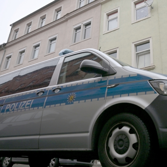 Falscher Versicherungsvertreter bestiehlt Seniorin - Wo hat der Mann noch geklingelt?