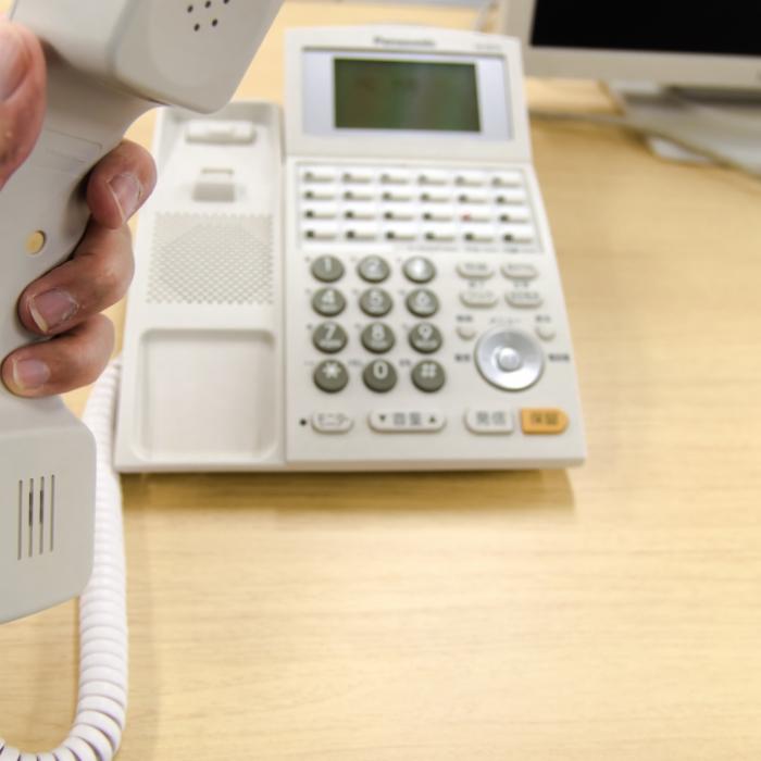 Abzocke am Telefon! Bei DIESEN 3 Sätzen sollten Sie auflegen