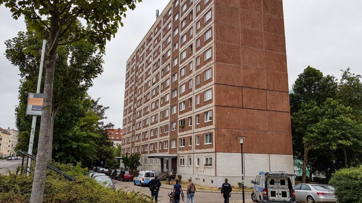In Halle an der Saale nahm die Polizei den Verlobten der Get&ouml;teten fest. Das Motiv f&uuml;r die brutale Tat ist noch unklar. (Foto)