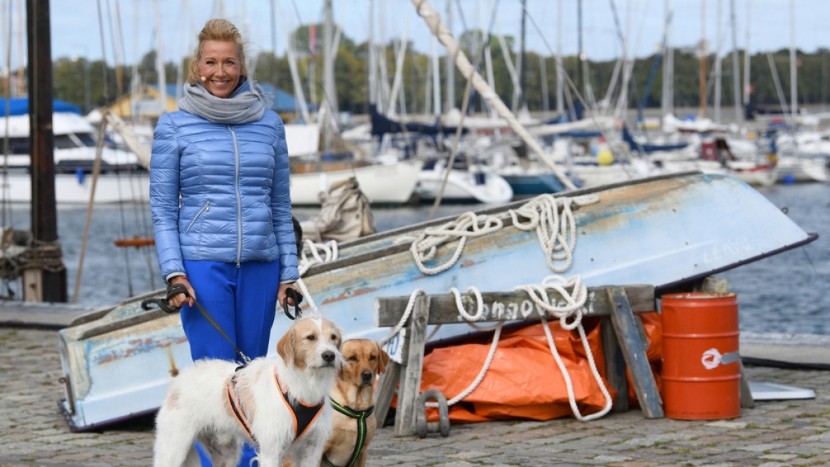 Nicht nur Moderatorin Andrea Kiewel freute sich auf die zweite Ausgabe "ZDF Fernsehgarten on Tour" aus Stralsund. (Foto)