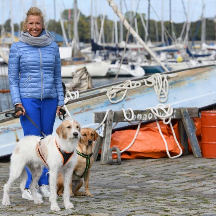 Linkshänder-Diss? Moderatorin Kiwi wird zum Läster-Opfer