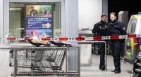 In der Aldi-Filiale in Mörfelden-Walldorf, in der ein 48-jähriger Mann eine Kassiererin erschoss und sich anschließend selbst richtete, sicherte die Polizei umfangreich Spuren.