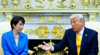 Präsident Donald Trump spricht mit Japans Premierministerin Sanae Takaichi im Oval Office des Weißen Hauses.