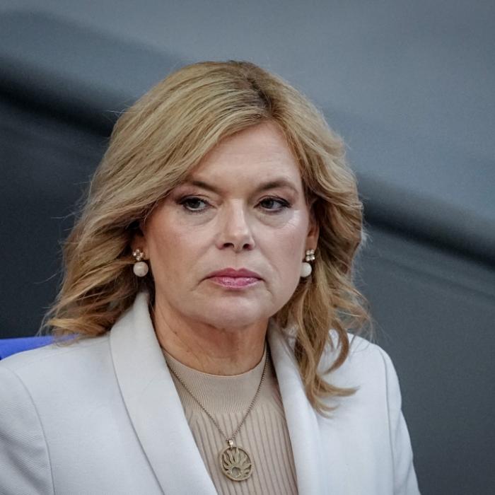 Bundestagspräsidentin Julia Klöckner erfährt für Aufnahmen zum Tag der Deutschen Einheit viel Kritik.