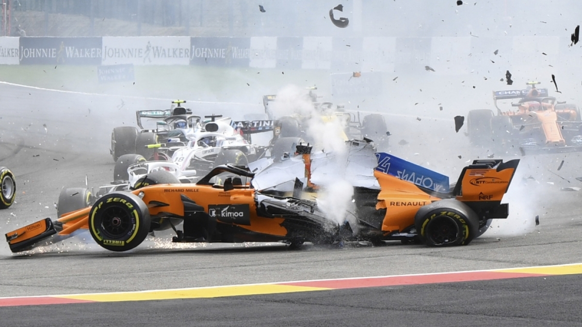 Die Formel 1 gilt zurecht als die Königsklasse des Motorsports. Doch die hohen Geschwindigkeiten bergen für die Fahrer auch jede Menge Risiken. Wir stellen Ihnen die schlimmsten Unfälle in der Geschichte der Formel 1 vor. (Foto)