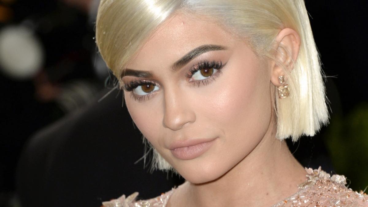 Kylie Jenner verz&uuml;ckt im Badeanzug. (Foto)