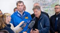 Bayerns Ministerpräsident Markus Söder besucht das Hochwassergebiet und kassiert scharfe Kritik.