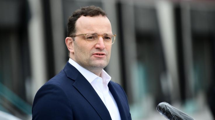 Jens Spahn hat sich für eine mögliche Lockerung der Ausgangssperren nach Ostern ausgesprochen.