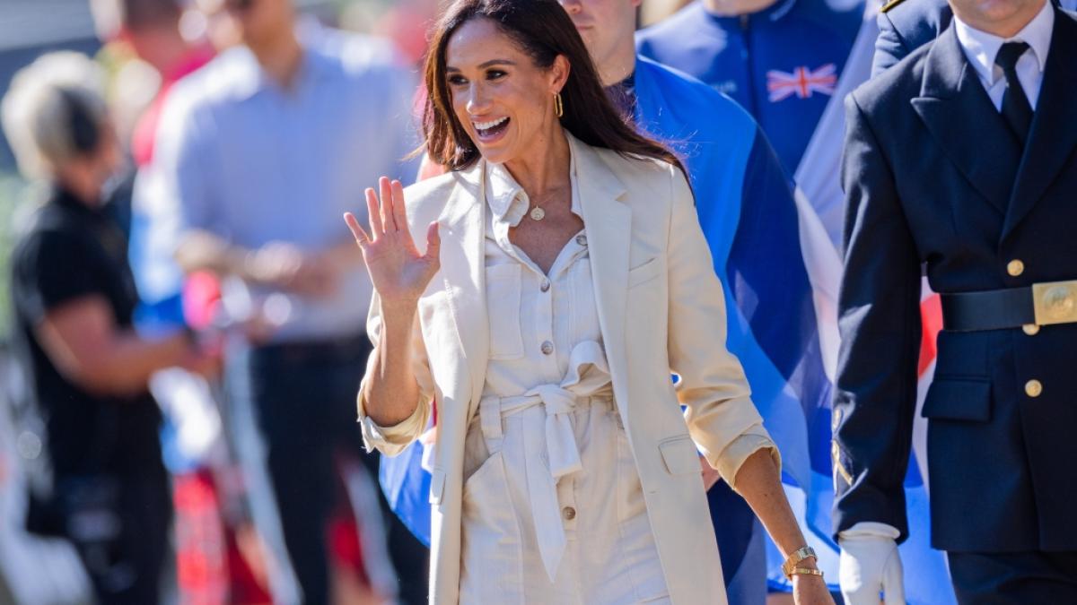 Tsch&uuml;ss, Harry! Angeblich ist Meghan Markle schon wieder auf dem Weg in die USA und l&auml;sst ihren Royals-Gatten mit den Kindern allein in Gro&szlig;britannien zur&uuml;ck. (Foto)