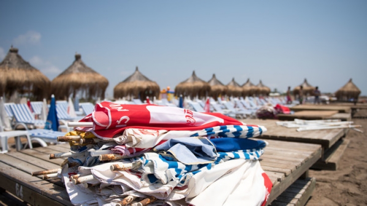 Für viele beliebte Urlaubsländer gibt es aktuell Reisewarnungen.