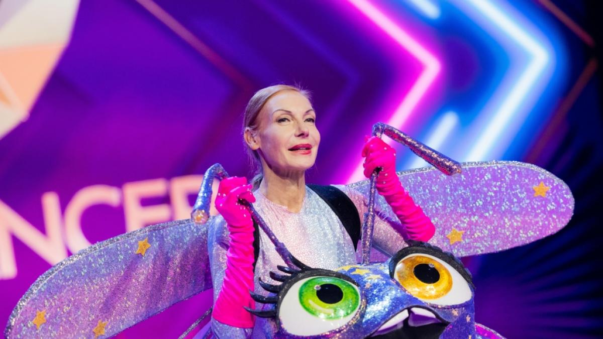 Ute Lemper wurde enttarnt. Sie steckte unter dem Gl&uuml;hw&uuml;rmchen-Kost&uuml;m. (Foto)