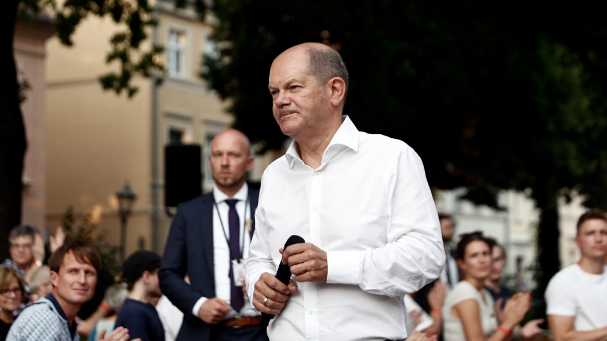 Olaf Scholz wurde bei einer Rede im&nbsp;brandenburgischen Neuruppin von Demonstranten ausgebuht und angebr&uuml;llt. (Foto)