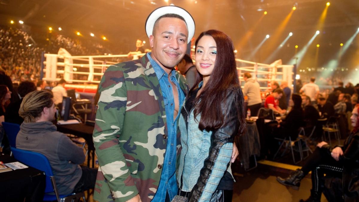 Lou Bega besuchte 2014 mit seiner Freundin Jenieve einen Boxkampf von WBO-Weltmeister Marco Huck. (Foto)