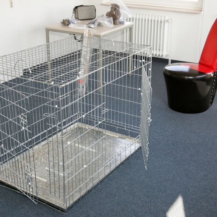 Sadisten-Paar hält Frau in Hundekäfig gefangen