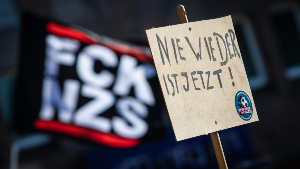 Deutliche Worte gegen die AfD, Rechtsextremismus, Menschenhass und Demokratiefeindlichkeit sind auch im August 2025 bei bundesweiten Demos, Aktionen und Events gegen rechts zu erwarten. (Foto)