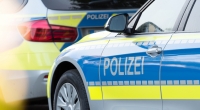 Eine Spaziergängerin hat in Thüringen eine Leiche gefunden.
