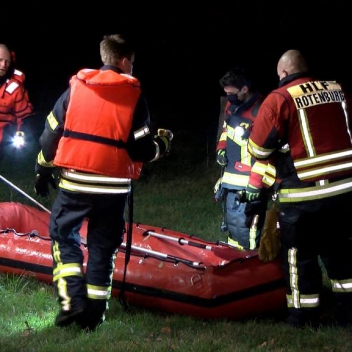 Kleinkind ertrunken! Mutter soll Sohn (4) in Fluss gestoßen haben