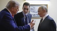 Donald Trump (l.) wird von Republikanern für seinen Umgang mit Kremlchef Wladimir Putin (r.) kritisiert.
