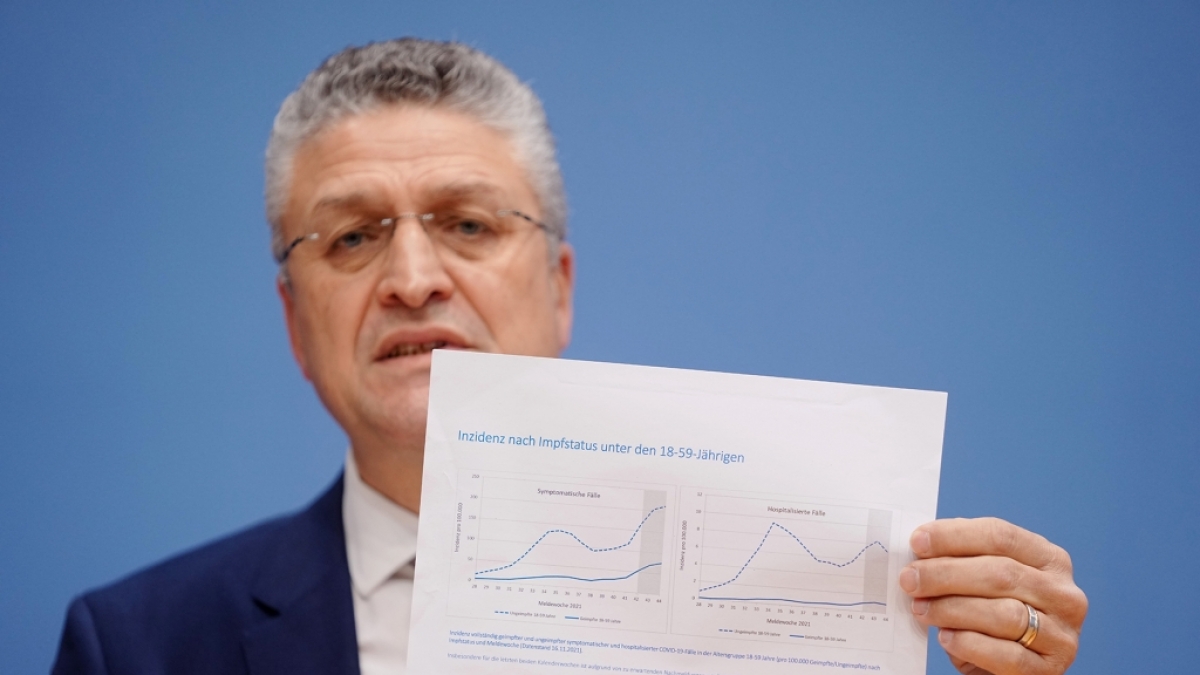 RKI-Chef Lothar Wieler forderte von der Politik harte Ma&szlig;nahmen, um eine drohende Corona-Katastrophe zu verhindern. (Foto)