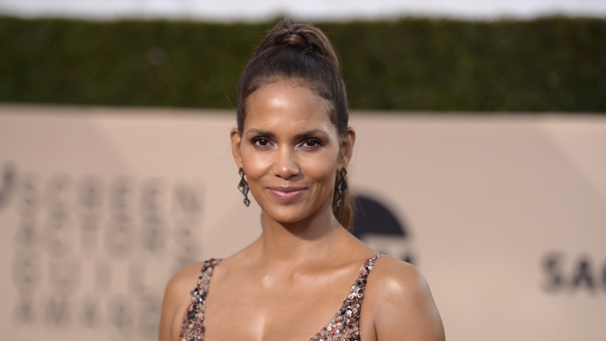 Halle Berry bringt die Fans als Covergirl der aktuellen "Marie Claire"-Ausgabe zum Gl&uuml;hen. (Foto)