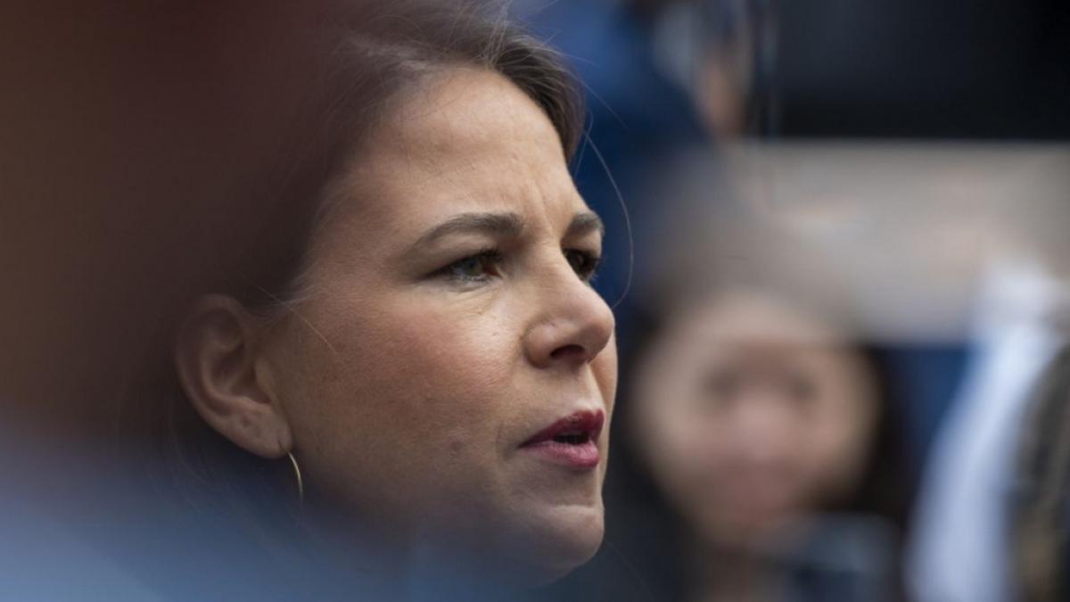 Die Nachrichten des Tages auf news.de:&nbsp;Annalena Baerbock bedroht: "Jemand sollte dich zerst&uuml;ckeln"! Student beschimpft Gr&uuml;nen-Politikerin (Foto)