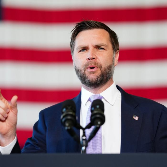 Kein Gelächter, nur peinliches Schweigen - Vizepräsident blamiert sich mit Biden-Witz