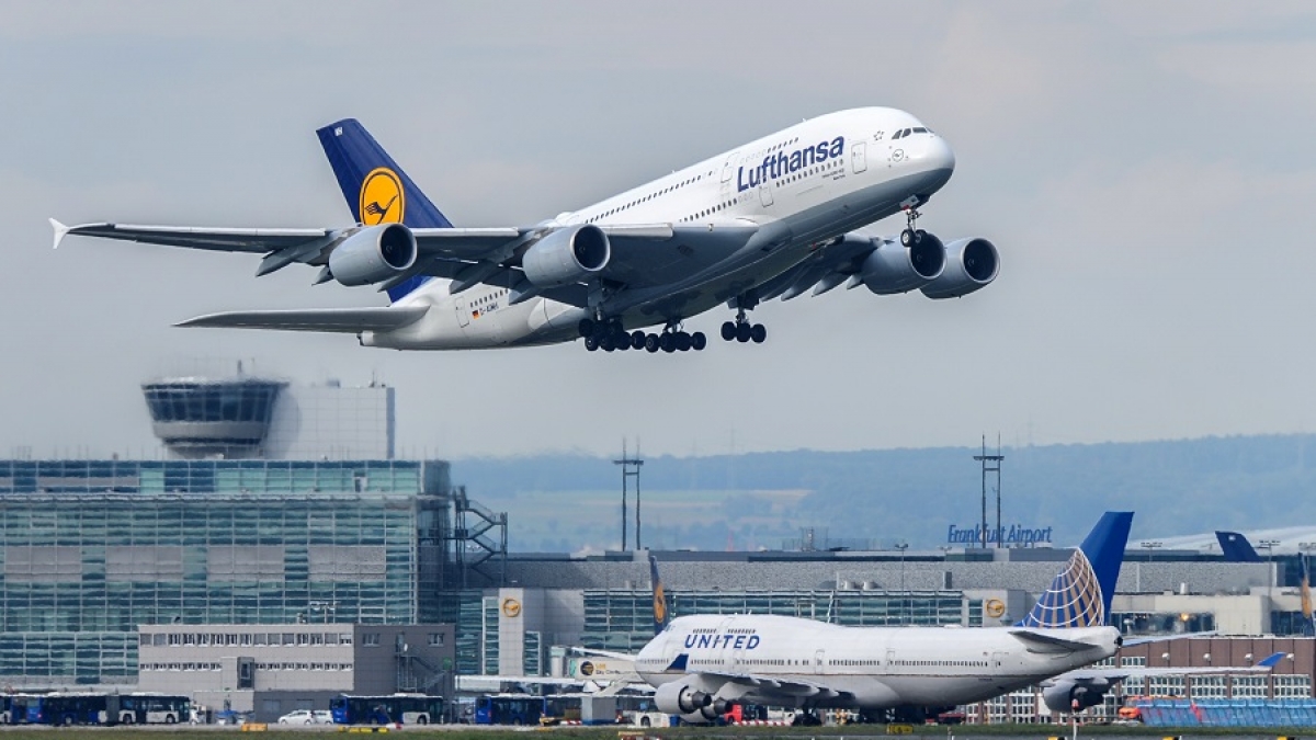 Auf dem Lufthansa-Flug von Shanghai nach M&uuml;nchen verstarb ein neun-j&auml;hriges M&auml;dchen aus ungekl&auml;rten Gr&uuml;nden. Das Flugpersonal entschied sich f&uuml;r eine Notlandung (Symbolbild). (Foto)