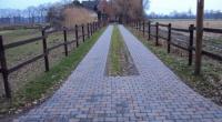 Wider allen Streitigkeiten: Wegerecht am besten als Grunddienstbarkeit ins Grundbuch eintragen lassen. 